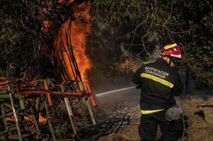 Vatrogasac-spasilac na prvoj liniji požara
